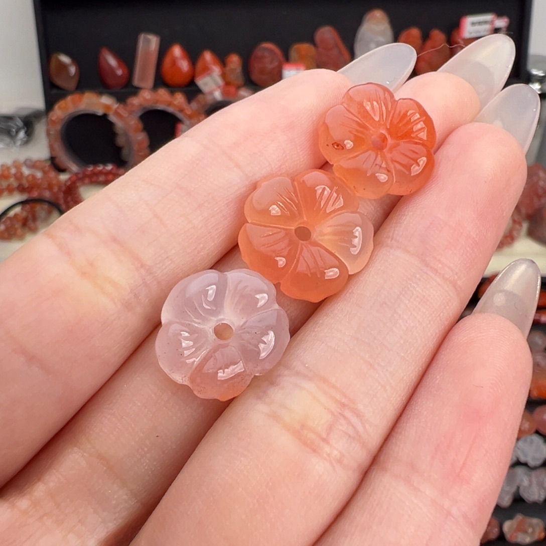 郭***顺南红玛瑙未镶嵌颈饰有钱花3个