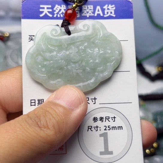 翡翠未镶嵌颈饰挂件