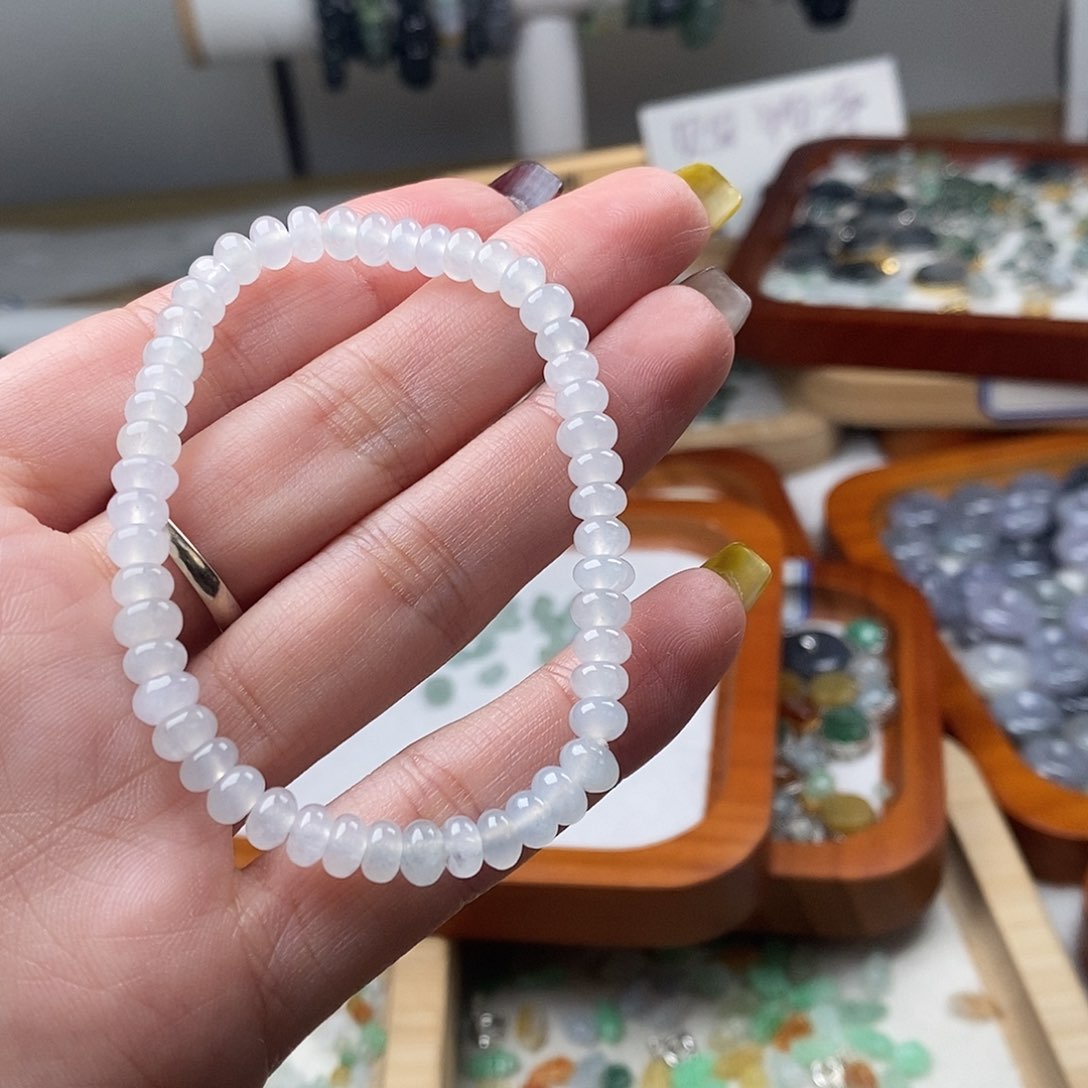 翡翠颈饰未镶嵌鼓珠手串