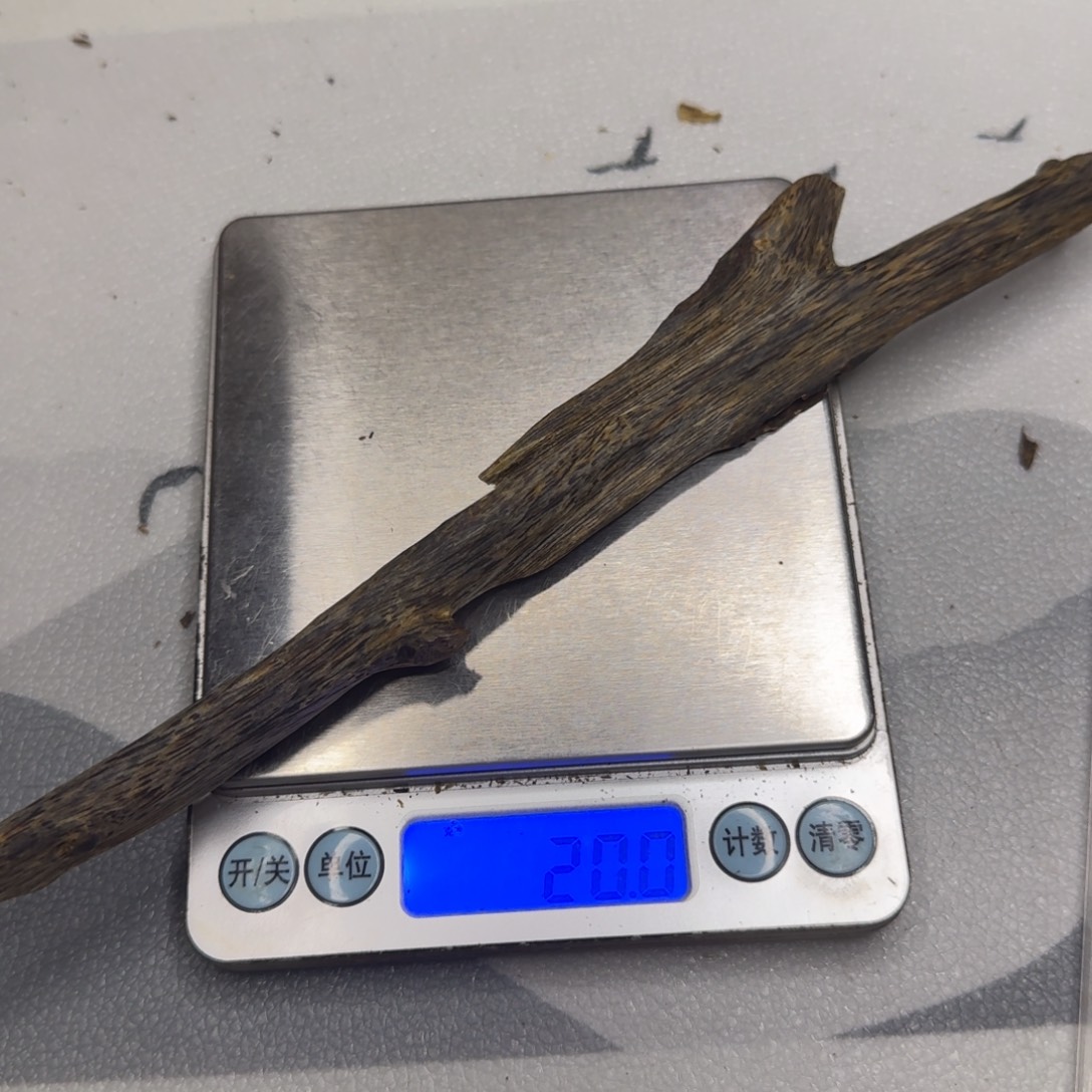 南***鹅木奇楠紫棋虫漏20克