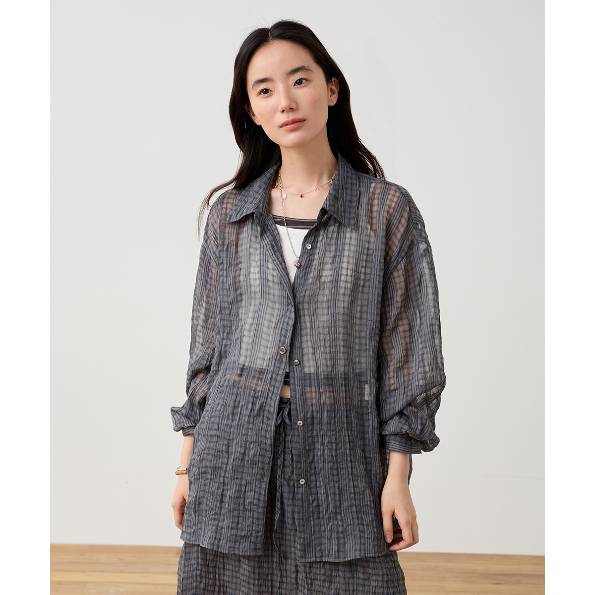 章鱼家【清透复古】星星扣镂空长袖格纹肌理宽松软衬衫octopusme