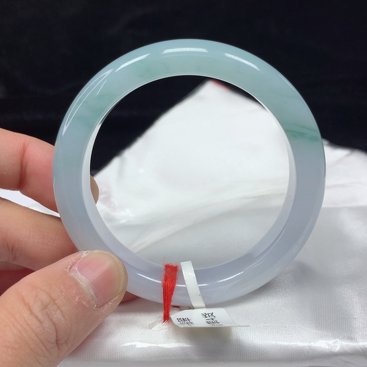 翡翠手镯（圆镯）未镶嵌53.5