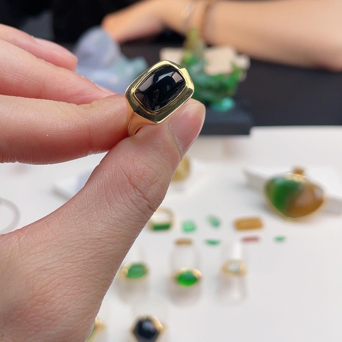 翡翠18K金镶嵌戒指