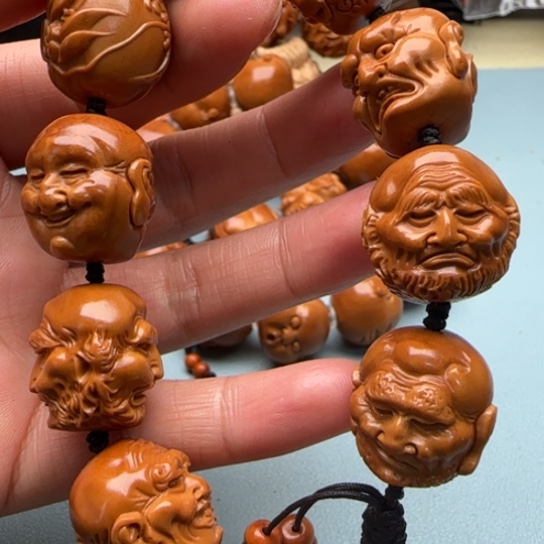 橄榄核手串雕刻工艺