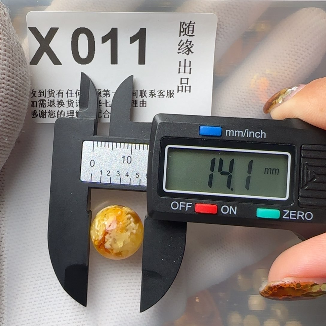 琥珀裸石未镶嵌M**王微