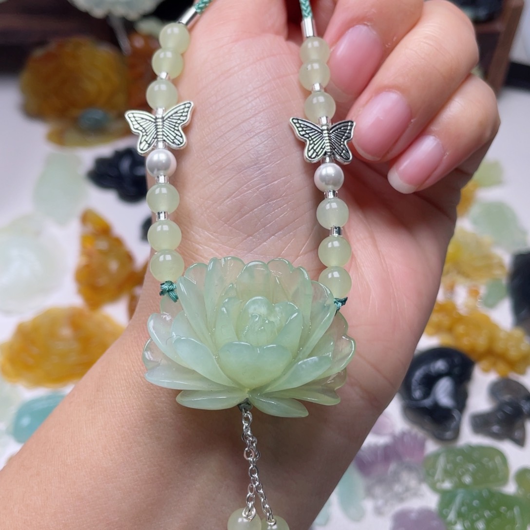 蛇纹石玉颈饰未镶嵌