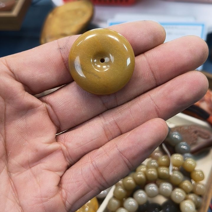 石英岩玉未镶嵌吊坠