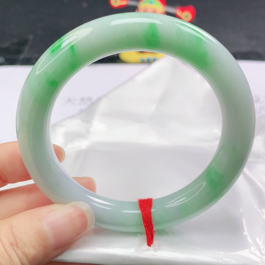 翡翠未镶嵌手镯（圆镯）