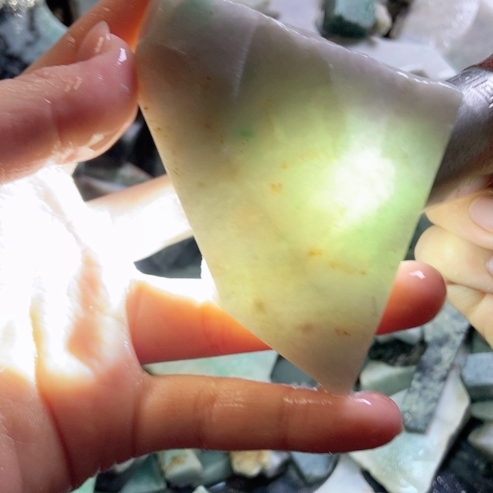 翡翠颈饰未镶嵌天然翡翠