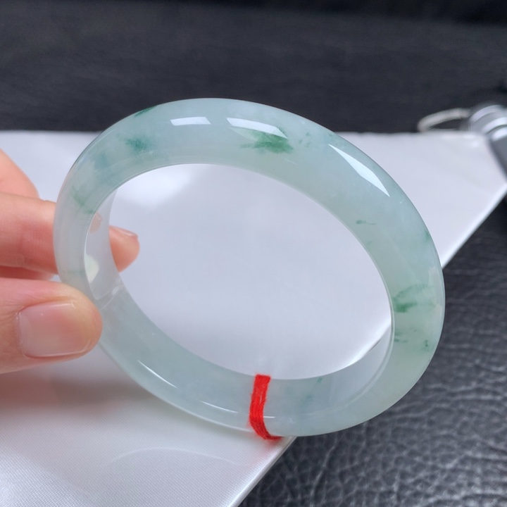 翡翠未镶嵌手镯  