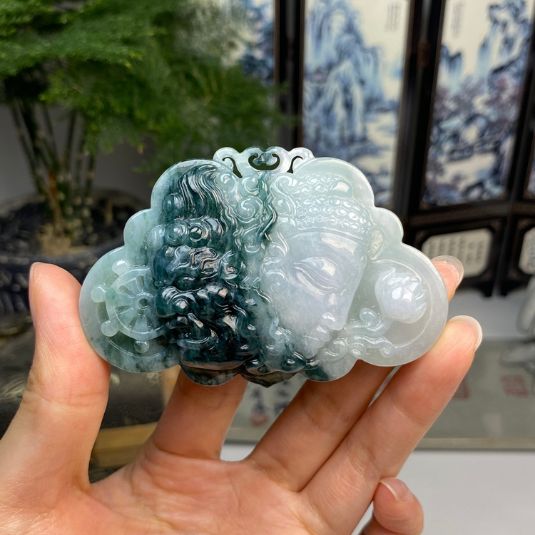老种飘蓝花俏色一念之间神魔玉横挂件 天然翡翠A货 