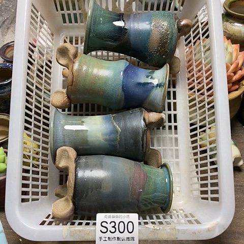 紫砂花盆300微瑕品口径4厘米左右上面有气泡