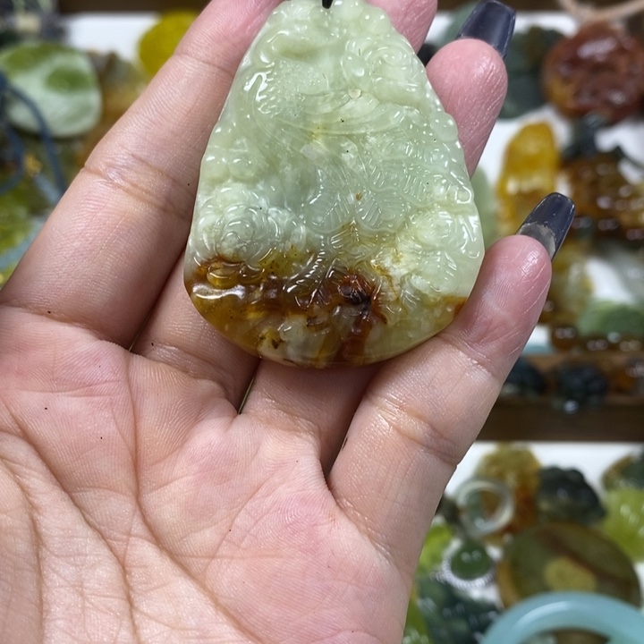 未镶嵌蛇纹石玉吊坠