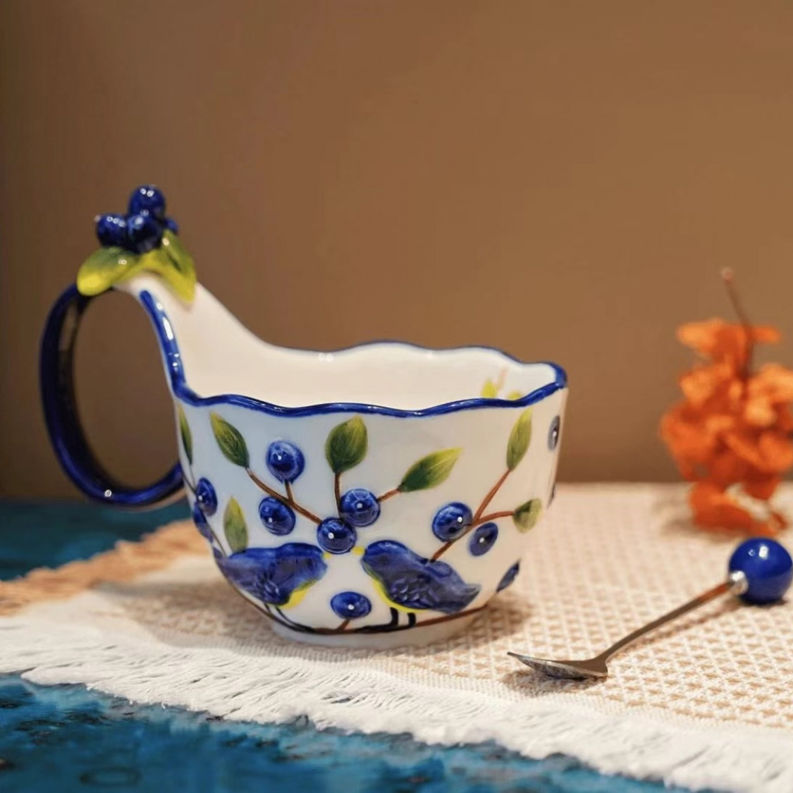 1847蓝莓陶瓷曲把杯配勺手绘釉下彩早餐杯