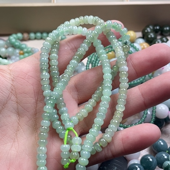 翡翠未镶嵌颈饰44