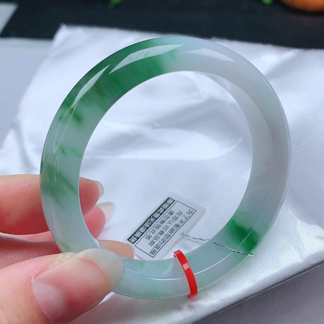 翡翠手镯未镶嵌52圈