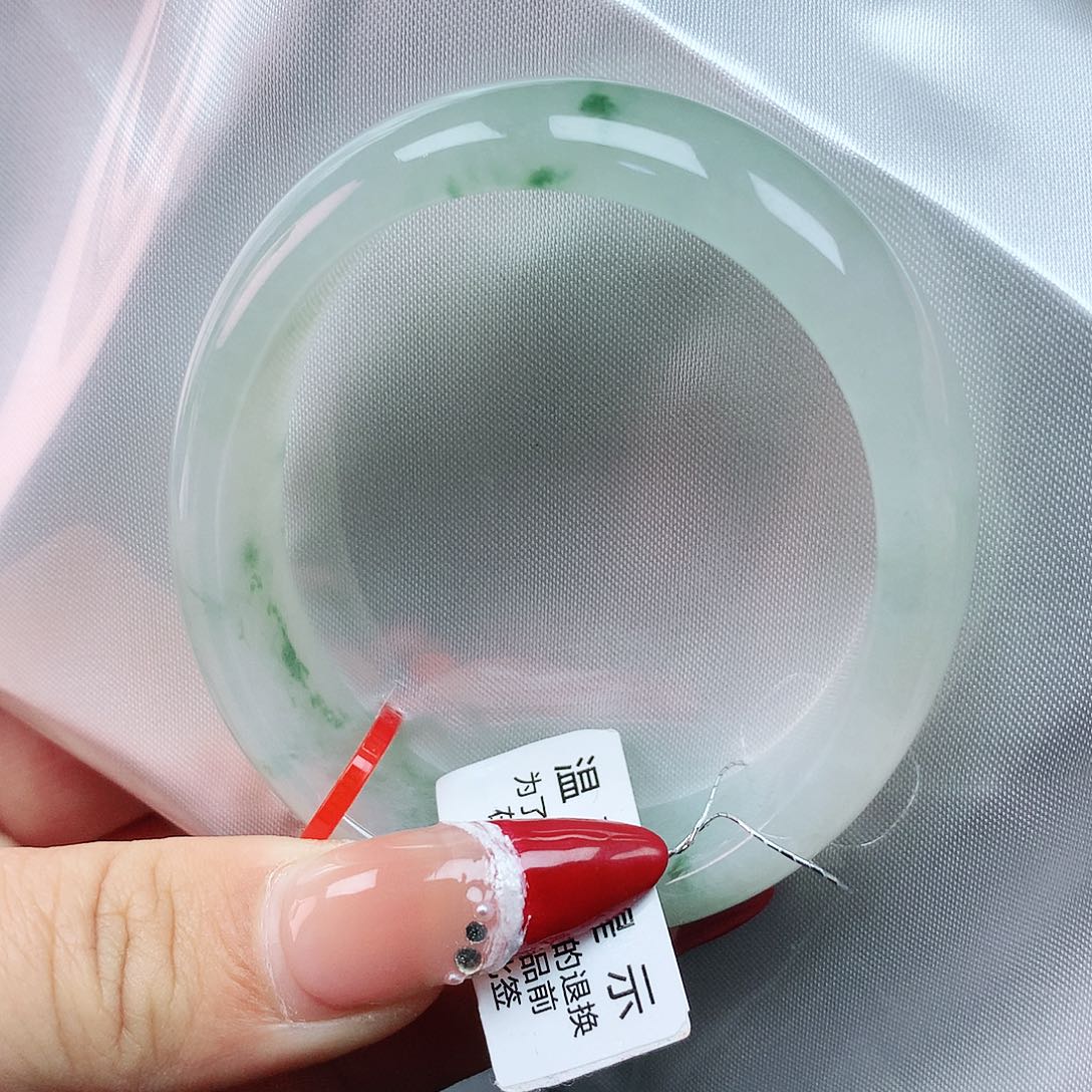 翡翠手镯未镶嵌54贵