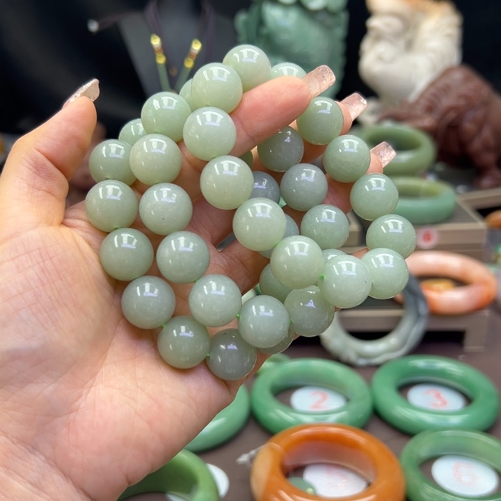 未镶嵌手镯石英岩玉