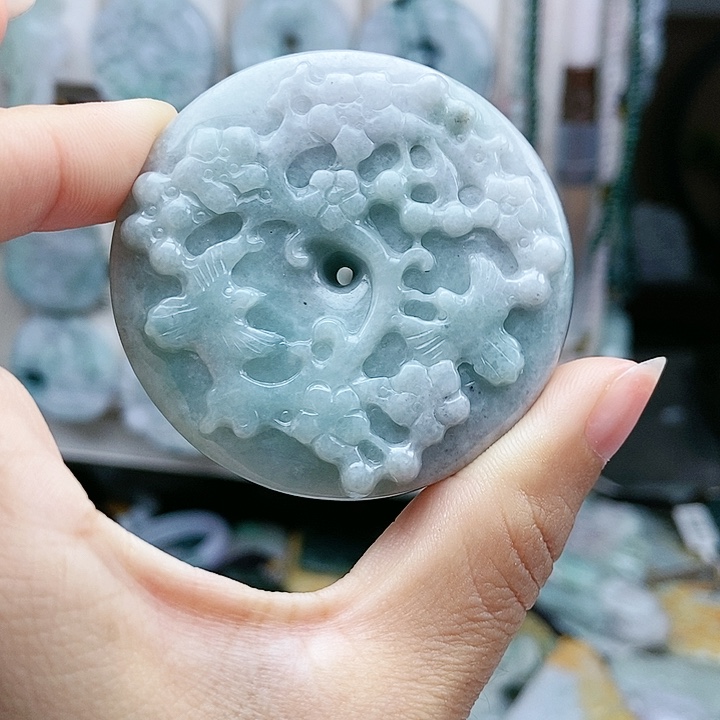 颈饰足铂镶嵌翡翠翡翠