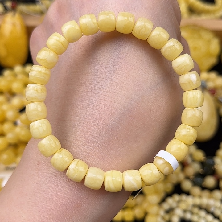 琥珀未镶嵌颈饰琥珀