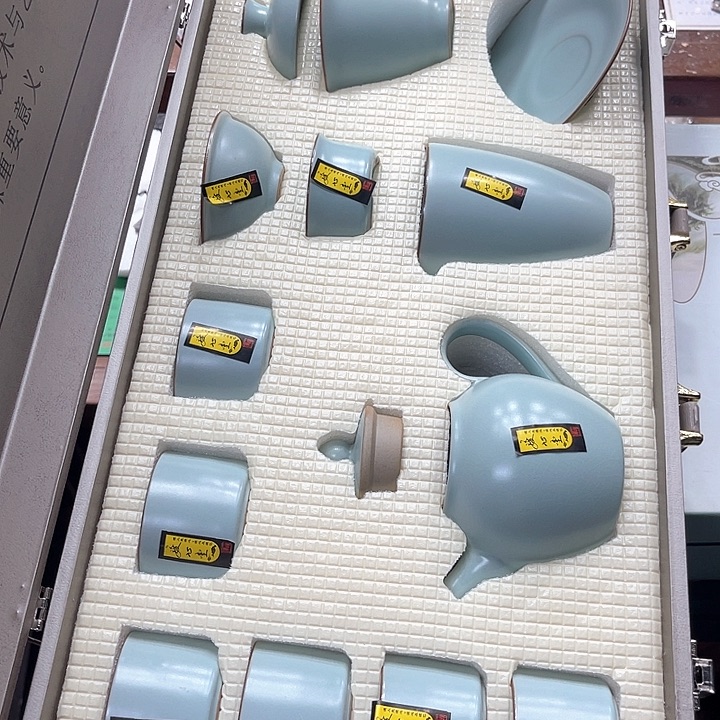 孤品茶具套装等。         