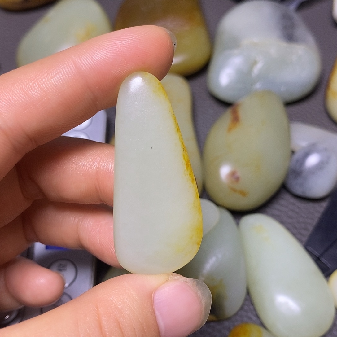 未镶嵌和田玉（糖玉）挂件