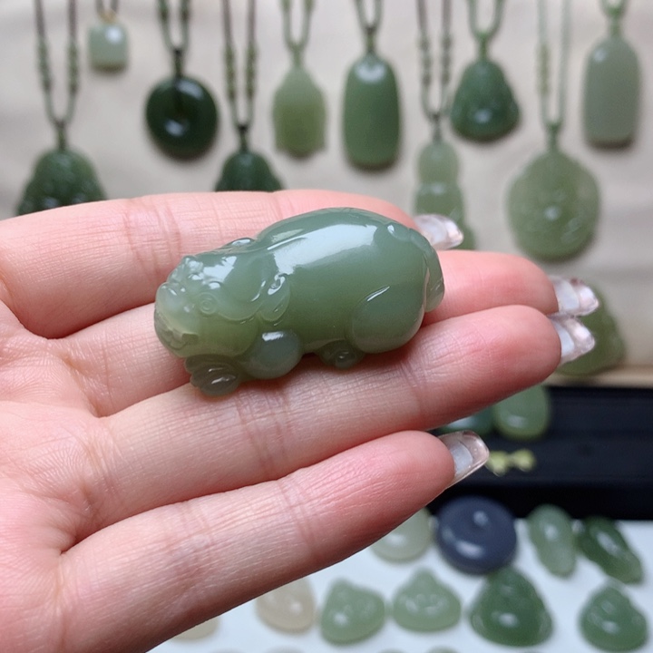 和田玉吊坠未镶嵌薄****^