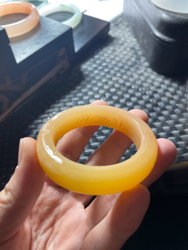 新疆金丝玉纯天然玉石飘黄手镯定制