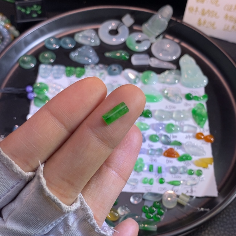 【闪购商品】翡翠挂件未镶嵌柱