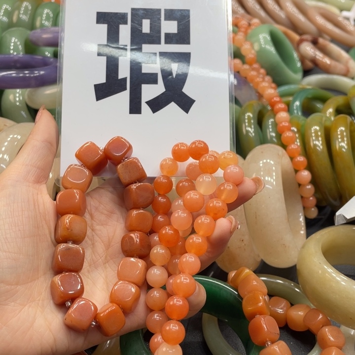 语***蝶石英质玉未镶嵌珠宝奇石