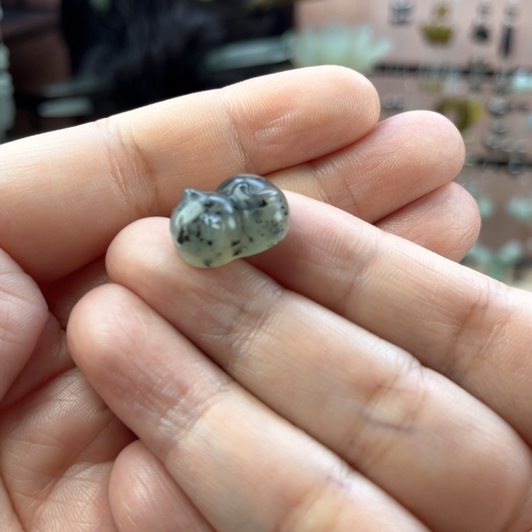 岫玉未镶嵌吊坠(不含链)趴趴猫长度1.8厘米左右
