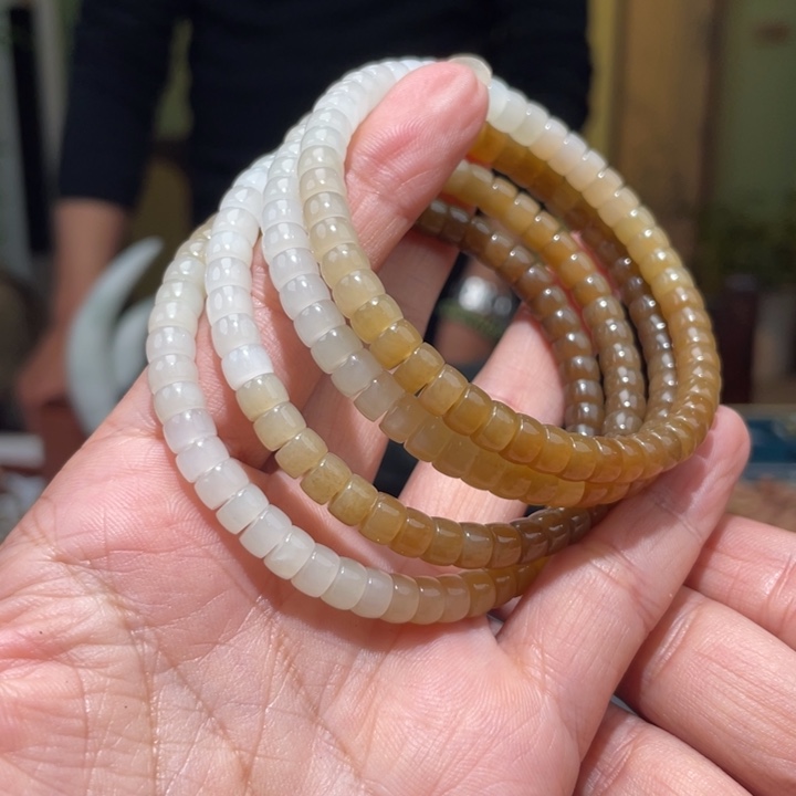 和田玉未镶嵌颈饰多样性发货，发其一