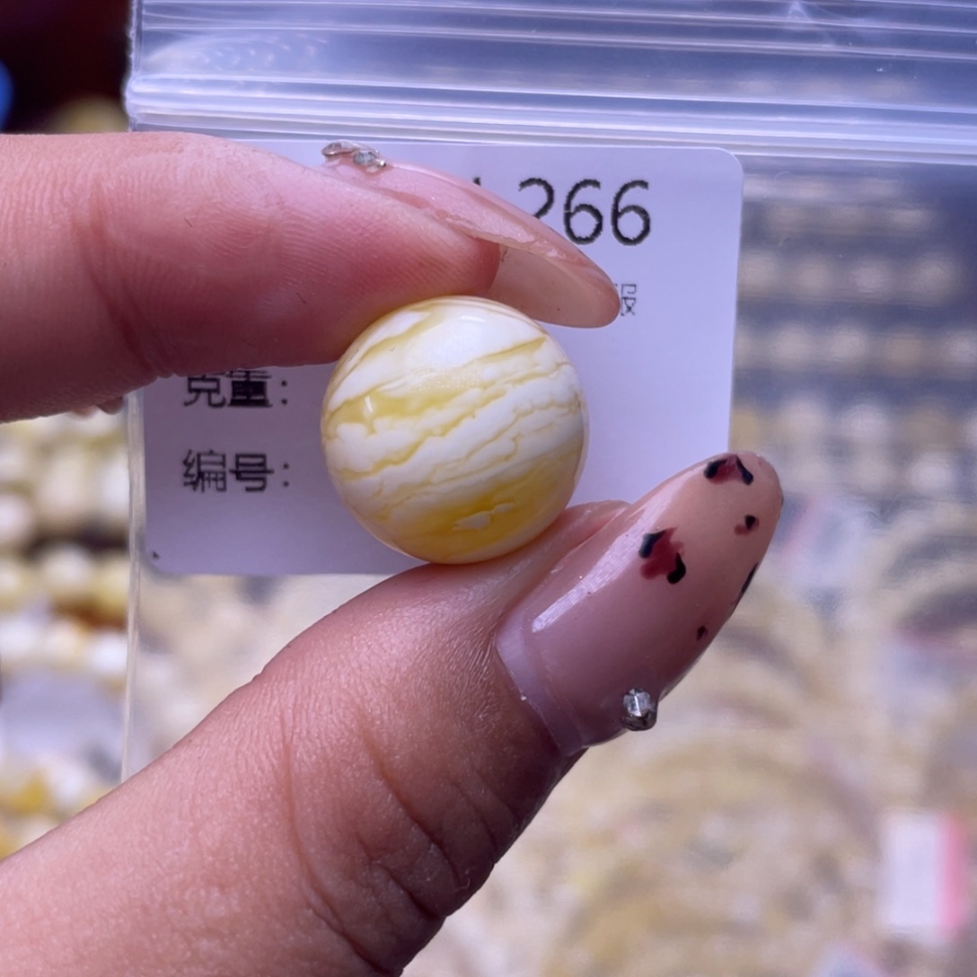 琥珀未镶嵌裸石琥珀