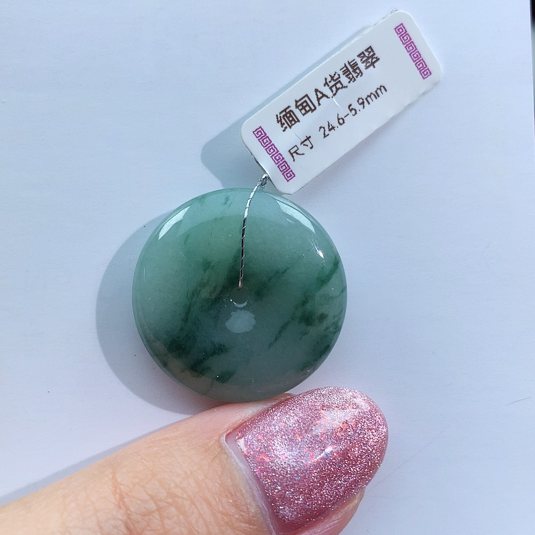 翡翠未镶嵌颈饰平安扣