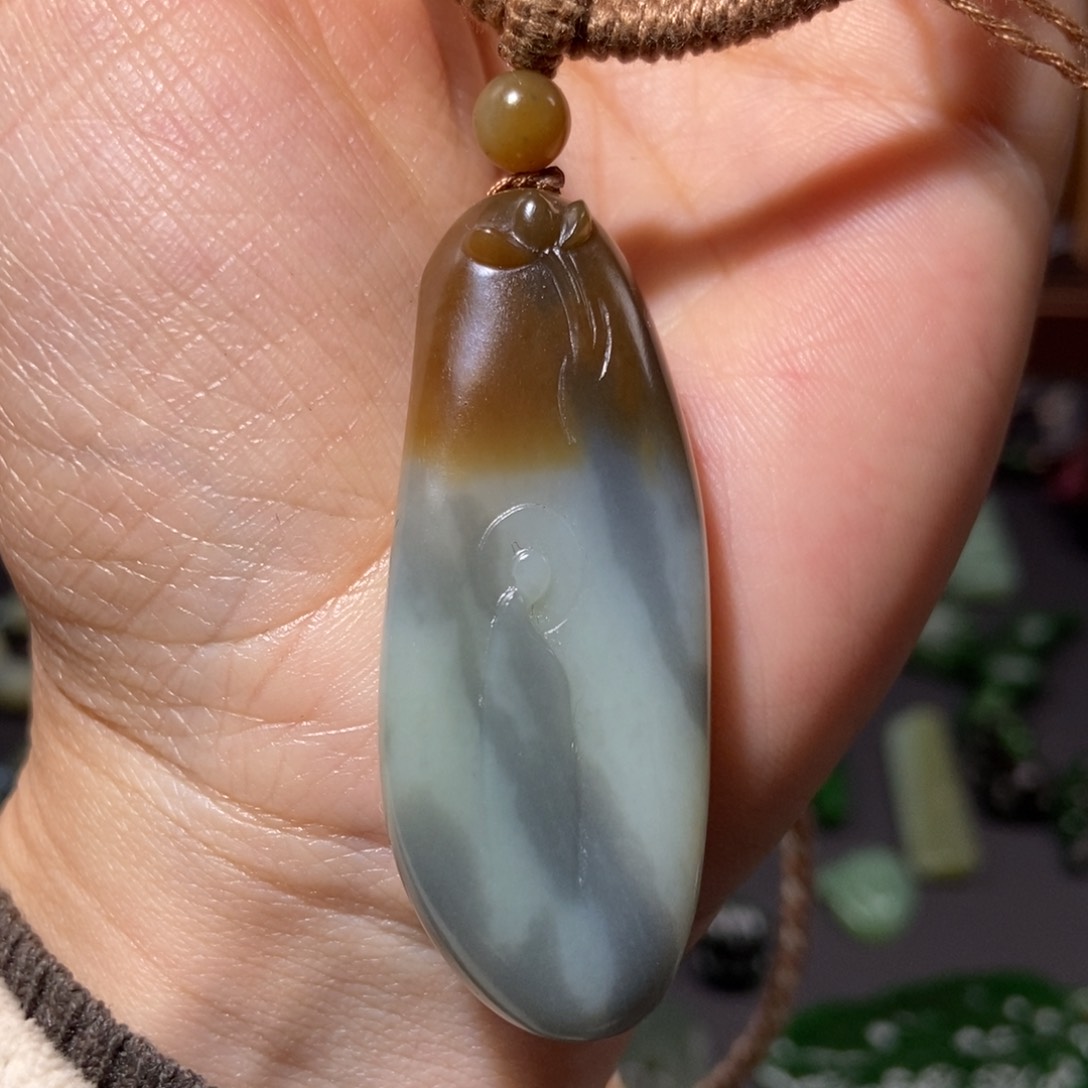 和田玉未镶嵌吊坠