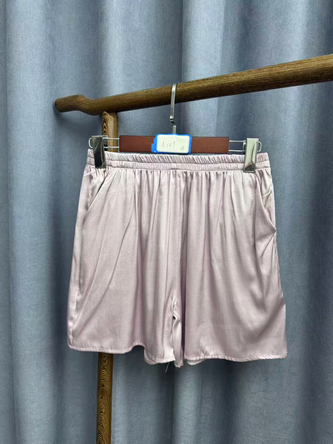 2025夏季新款时尚休闲桑蚕丝素绉缎居家打底短裤A149