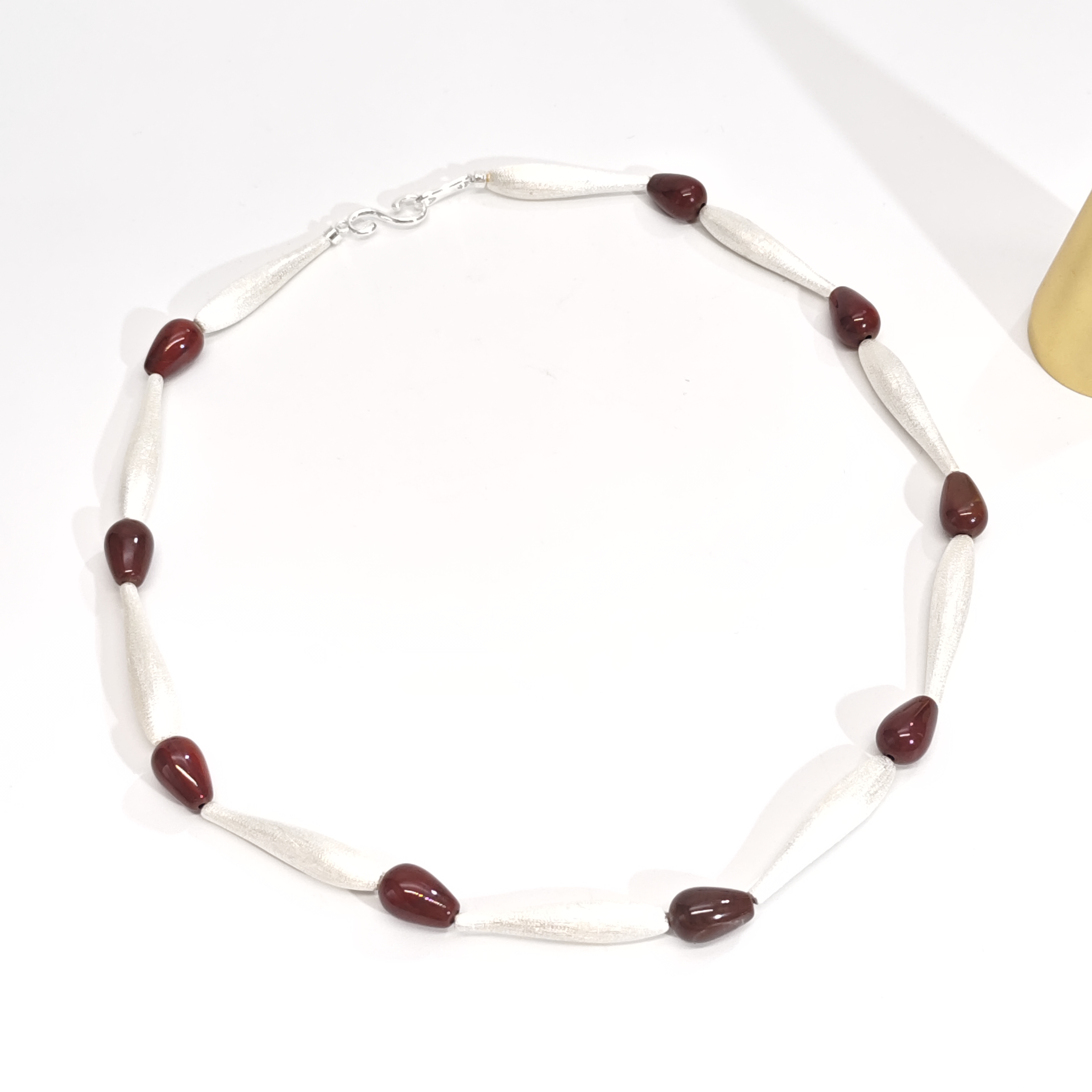 铜合金树脂项链 07334法式复古高级时尚红水滴拉丝银色小棒项链