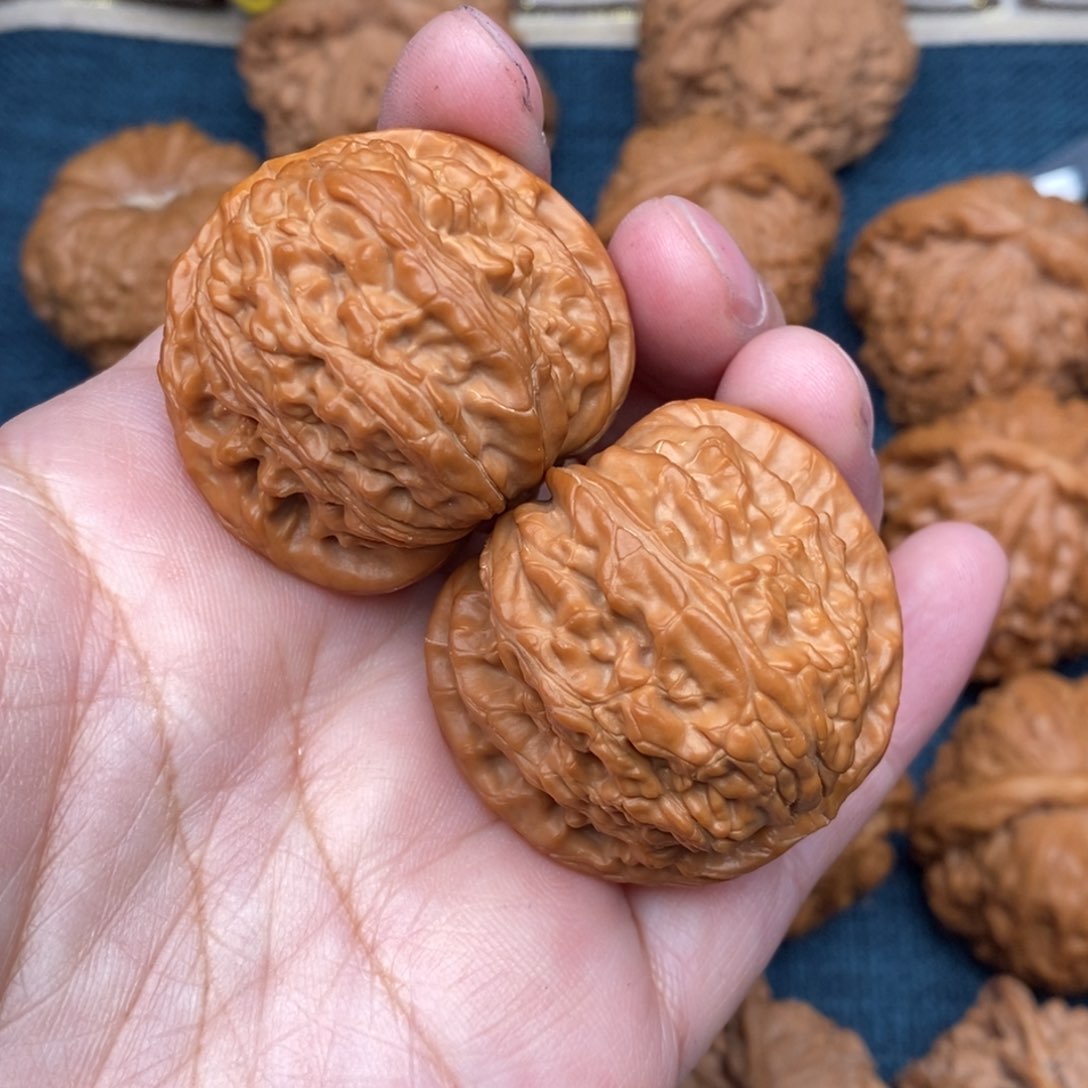 文玩核桃把件38红皮球白