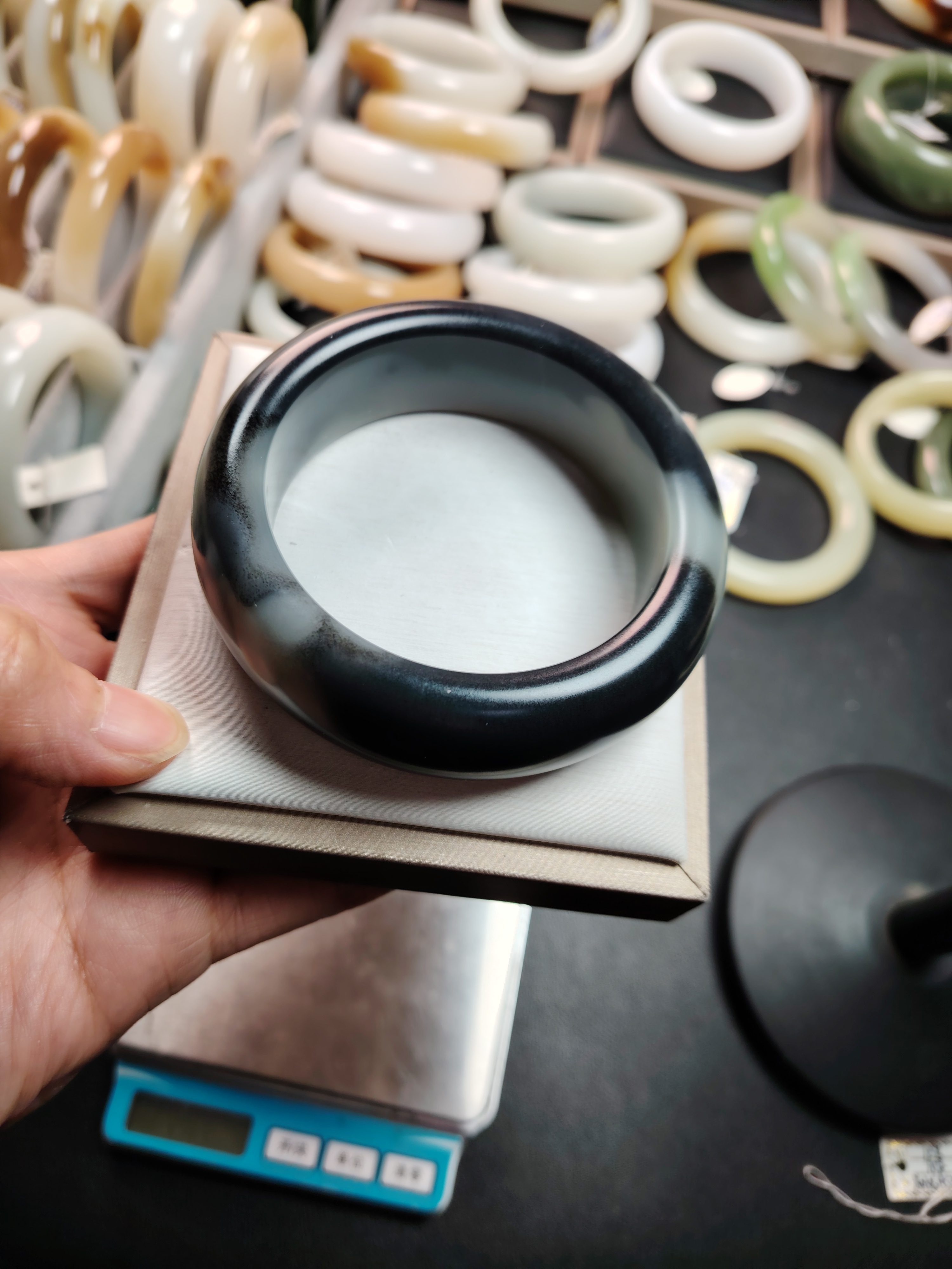 宽版和田玉精品手镯