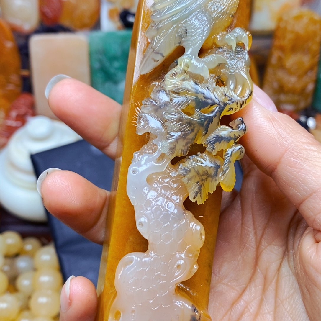 石英质玉（黄龙玉）颈饰未镶嵌