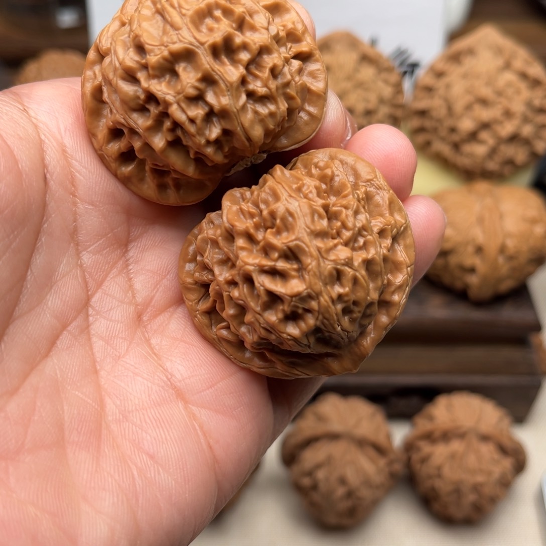 【闪购商品】文玩核桃手把件40宫灯