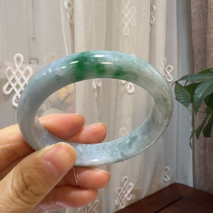 刘***士翡翠未镶嵌手镯手镯