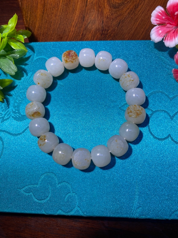 新疆和田玉老型珠手串，带原皮原毛孔，18颗，卡12，49克