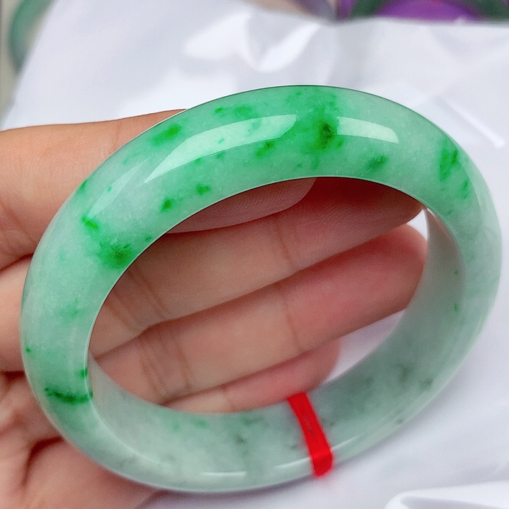 翡翠手镯未镶嵌56.8圈口