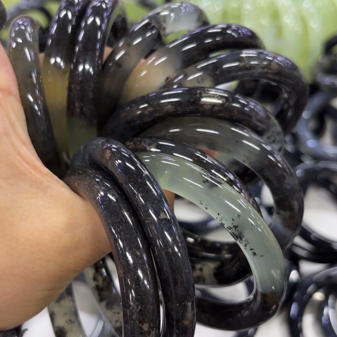 蛇纹石玉手镯未镶嵌暗**富