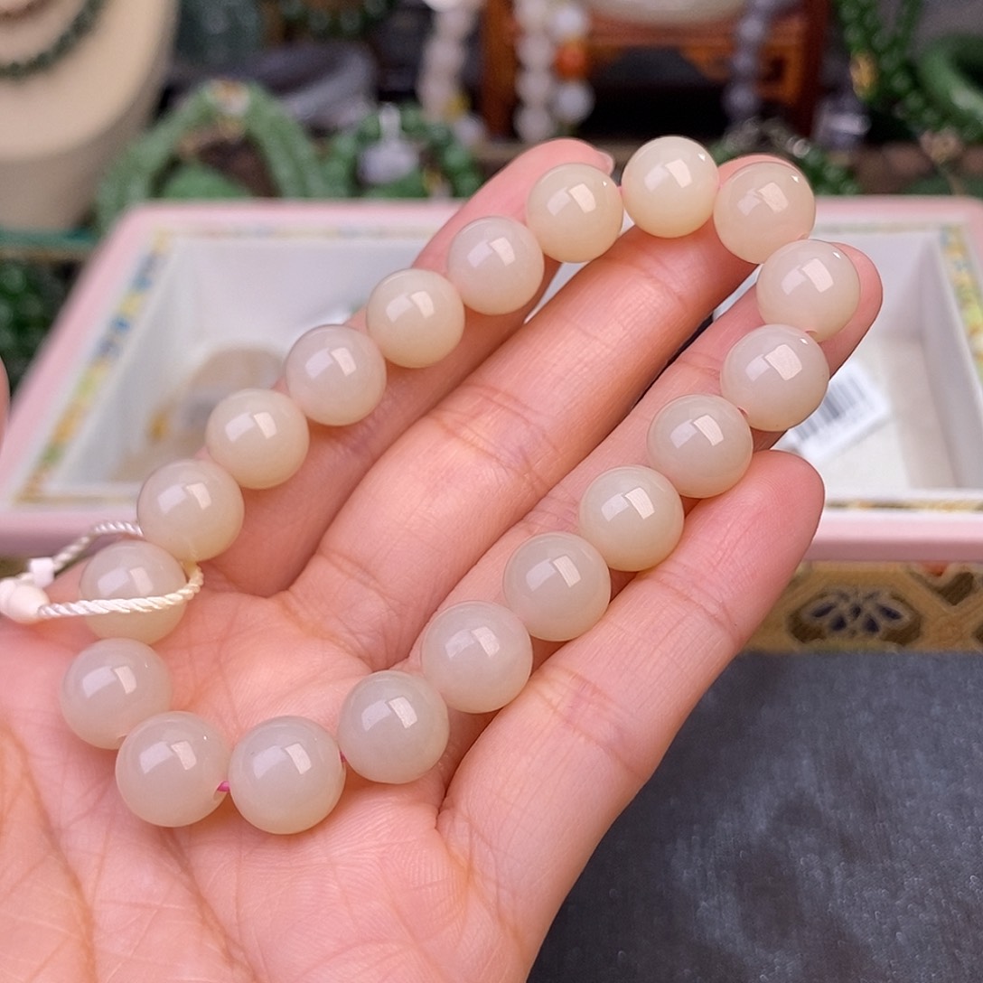 和田玉熟藕粉老料清货价约10MM未镶嵌