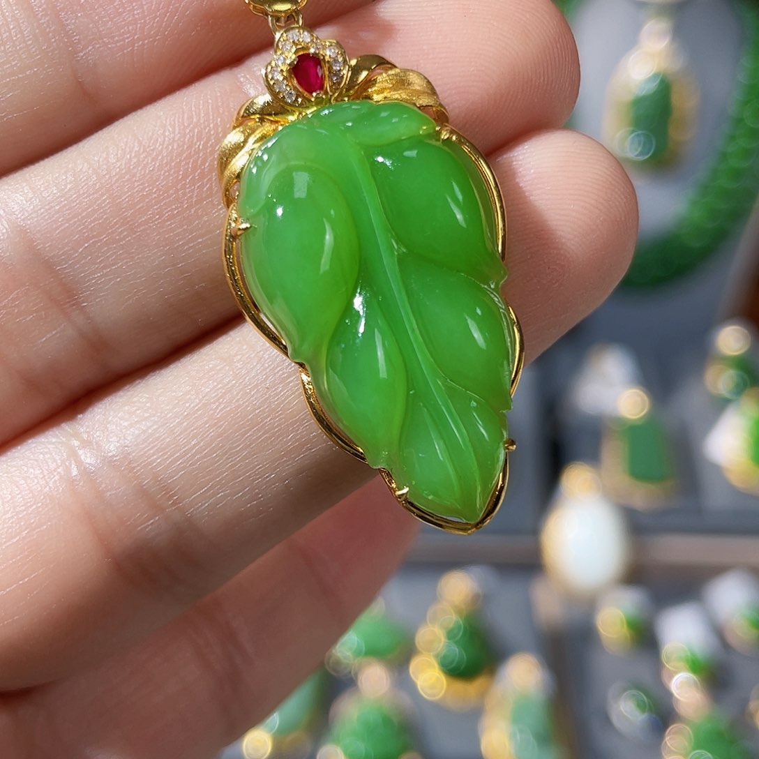 和田玉（碧玉）吊坠18K金镶嵌