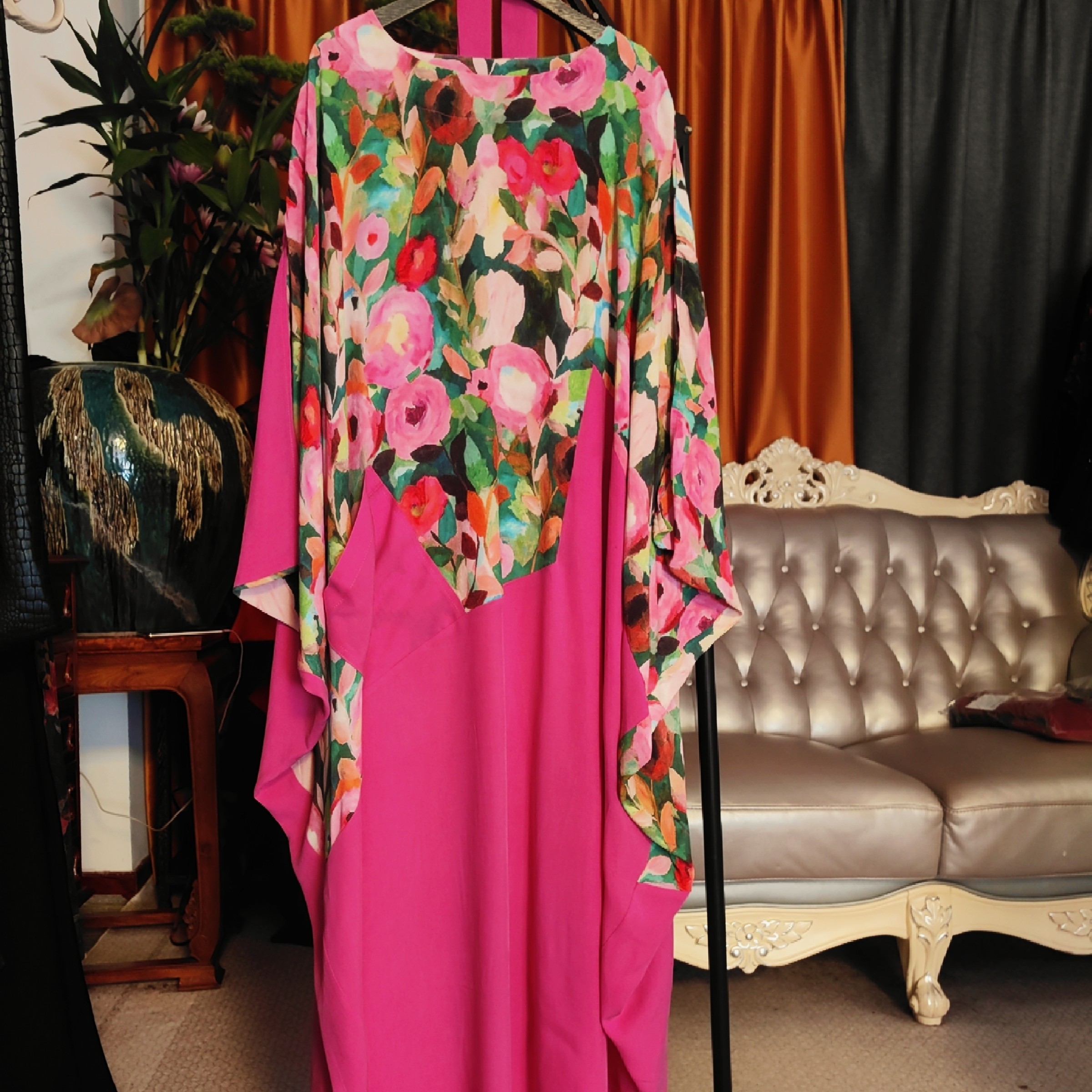 玫红不规则花连衣裙