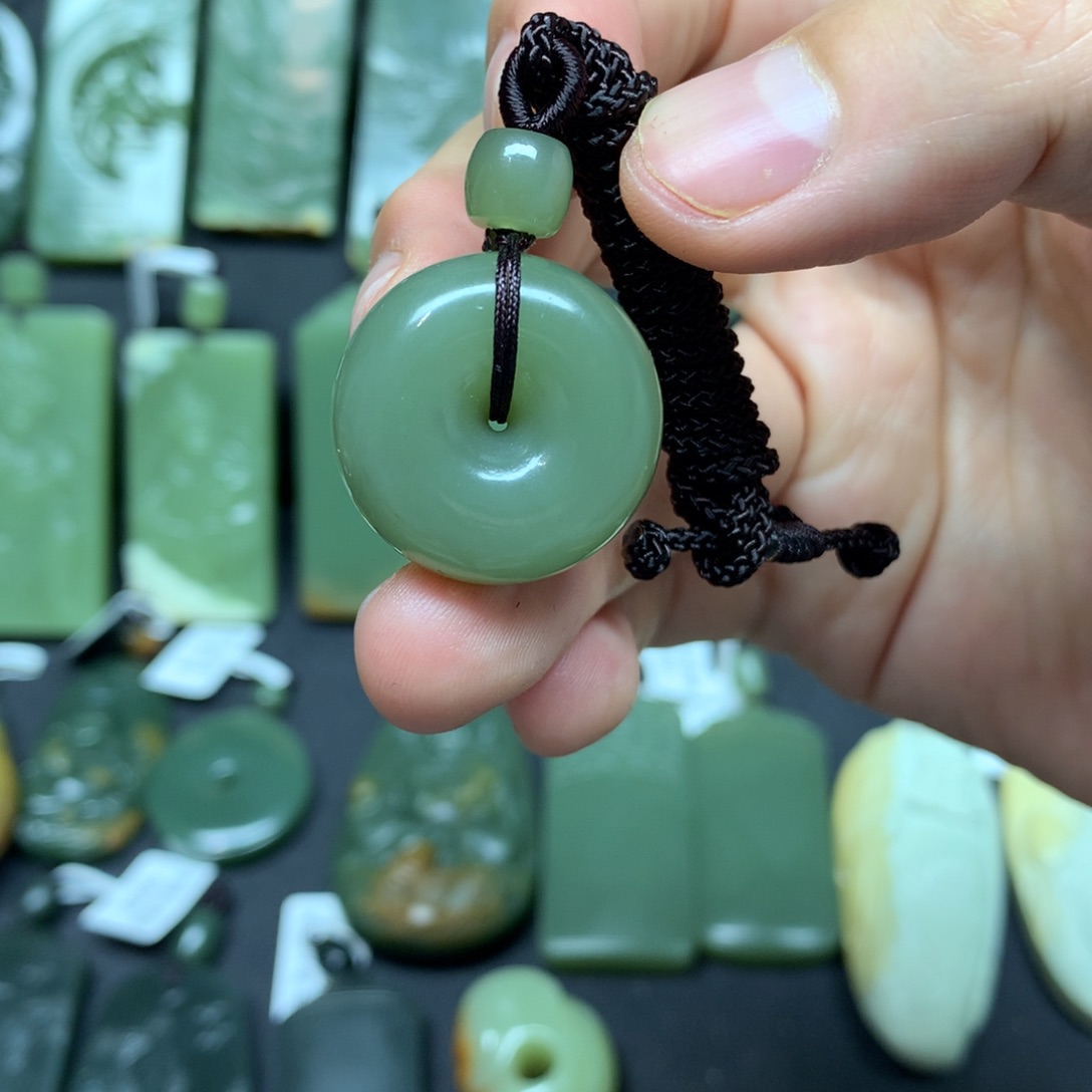 岫岩老玉（透闪石质玉）挂件未镶嵌