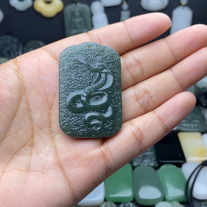 6****和田玉未镶嵌颈饰